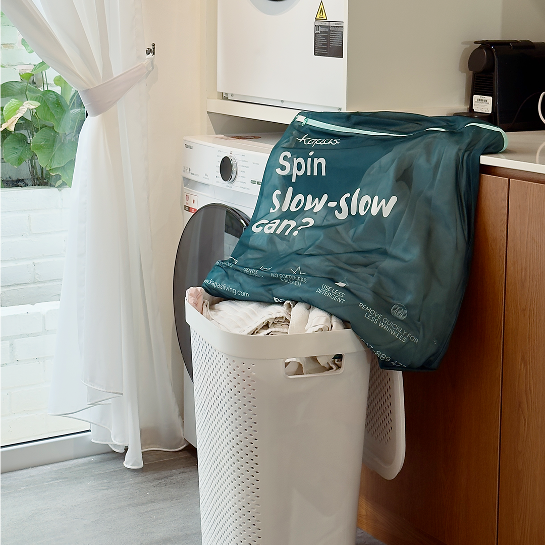 Laundry bag made of fine mesh. Extra-large for bedsheets