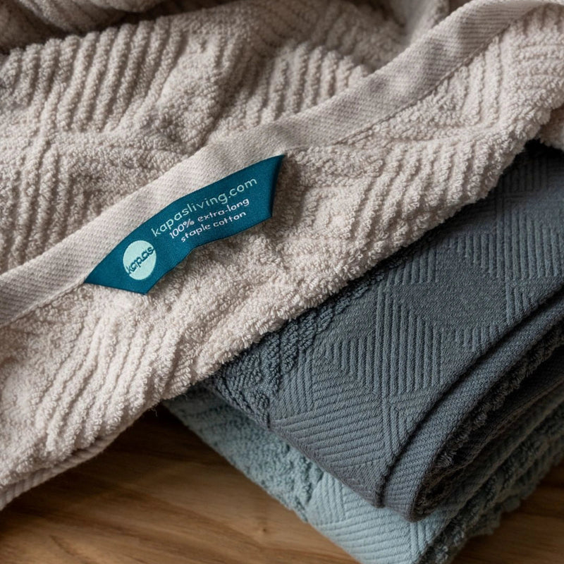 Loop-like Labels for Easy Hanging